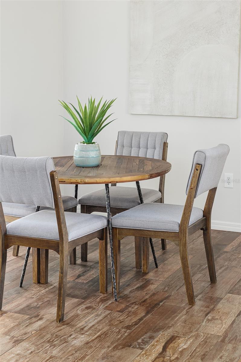 Image 24 of 45 For 672 Jessanda Circle