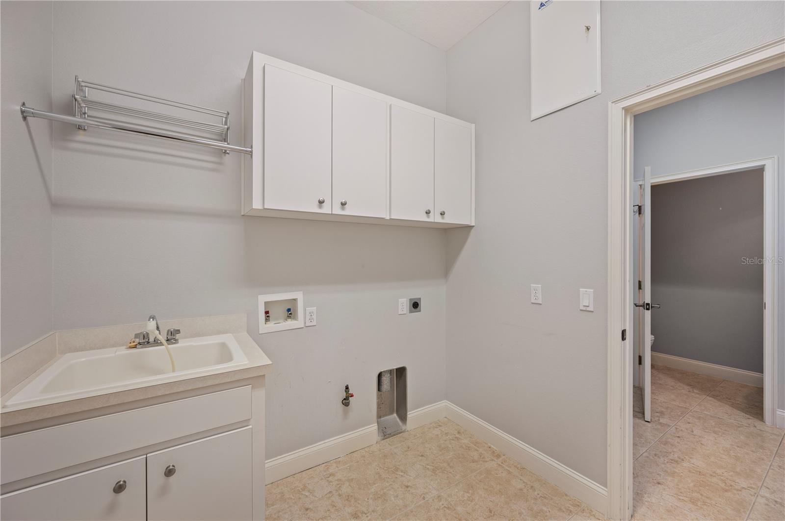 Image 49 of 100 For 5789 Lake Victoria Drive