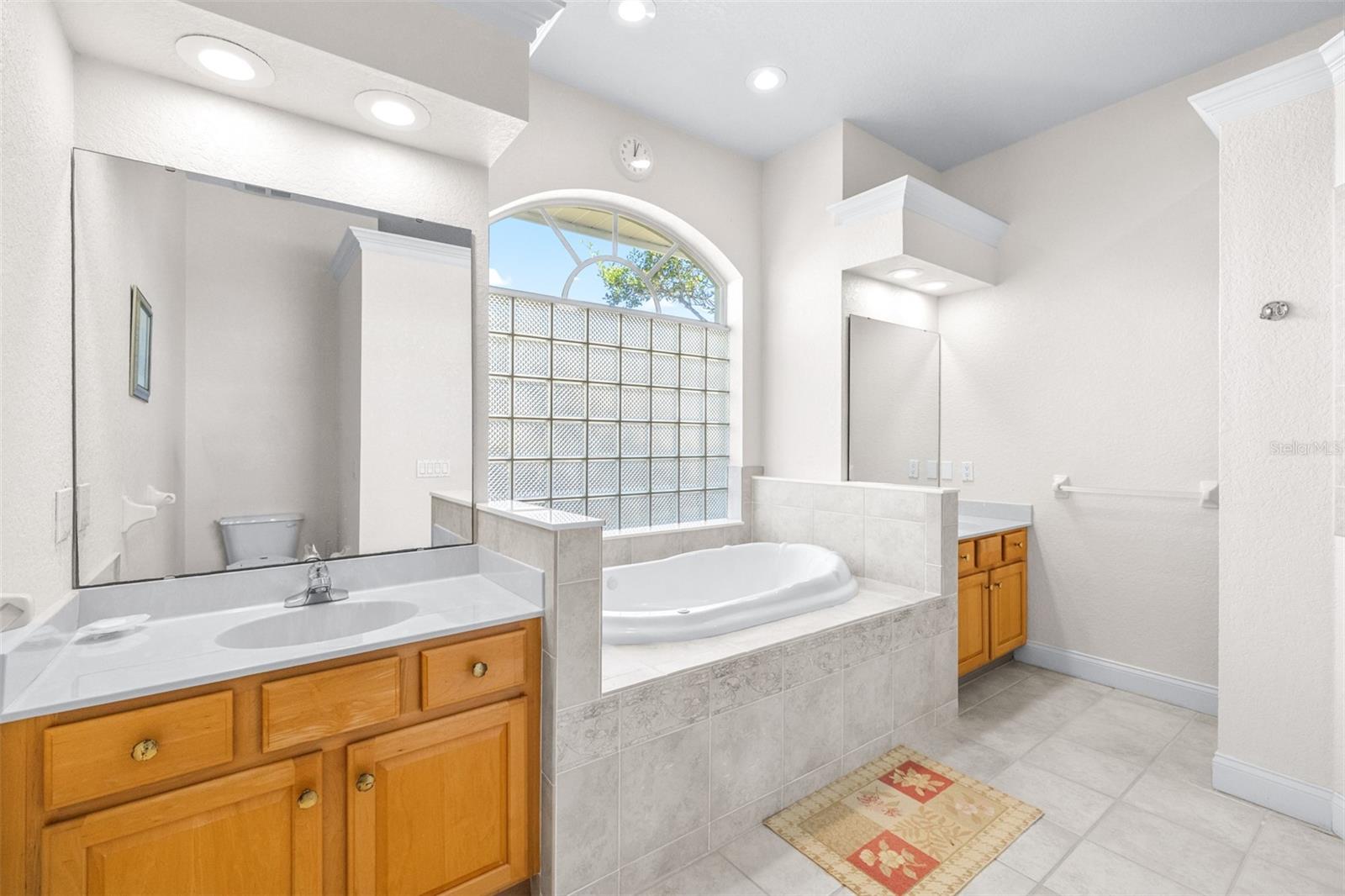 Image 15 of 37 For 2692 Huntington Hills Dr