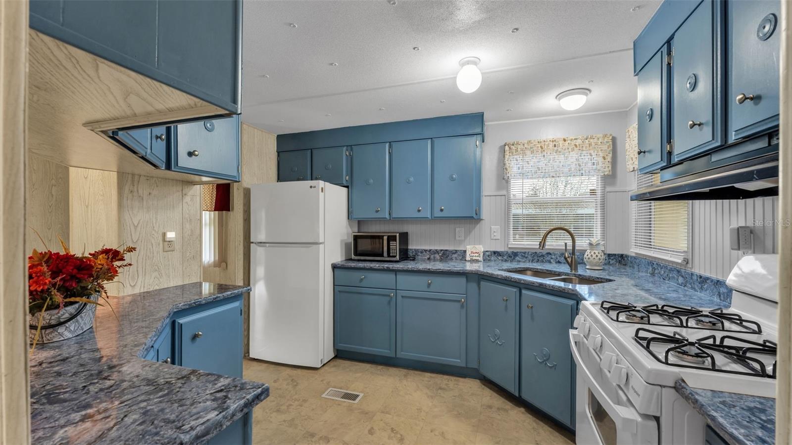 Image 11 of 31 For 203 Janet Lane