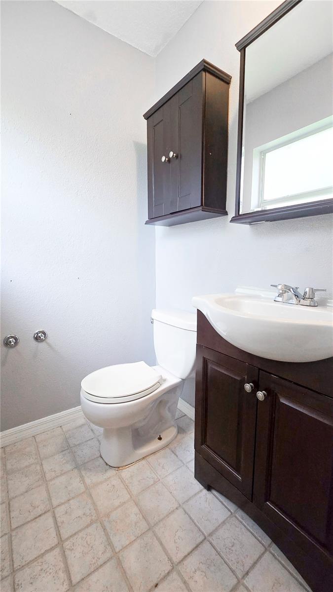 Image 11 of 13 For 2526 Edmond Circle