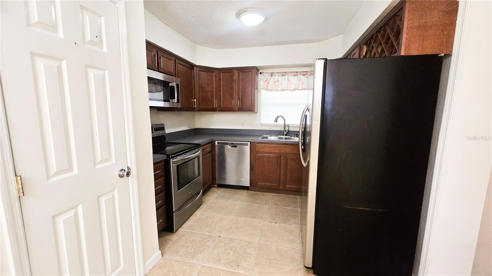 Image 4 of 13 For 2526 Edmond Circle