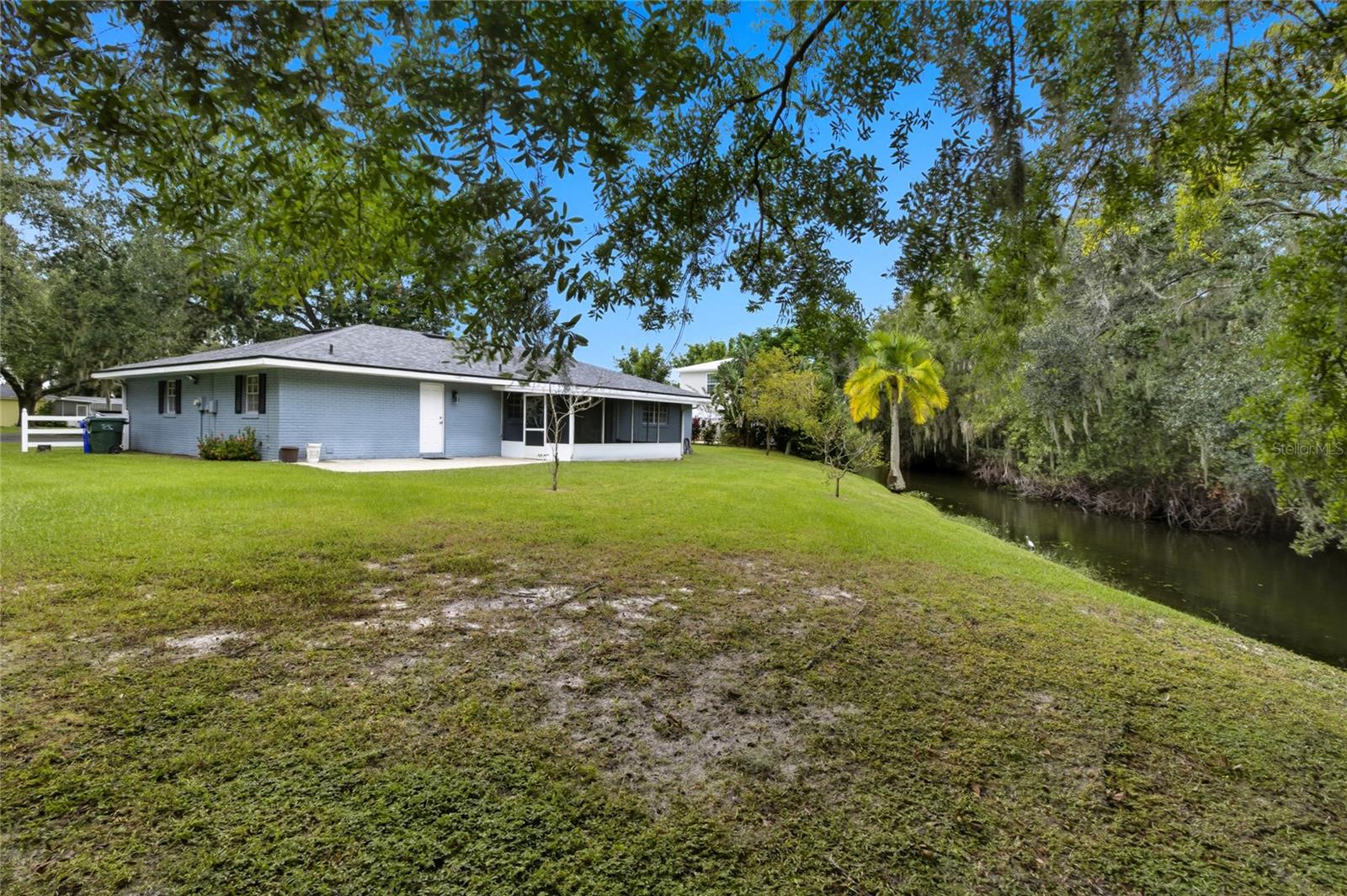 Image 29 of 37 For 1731 Lagoon Court