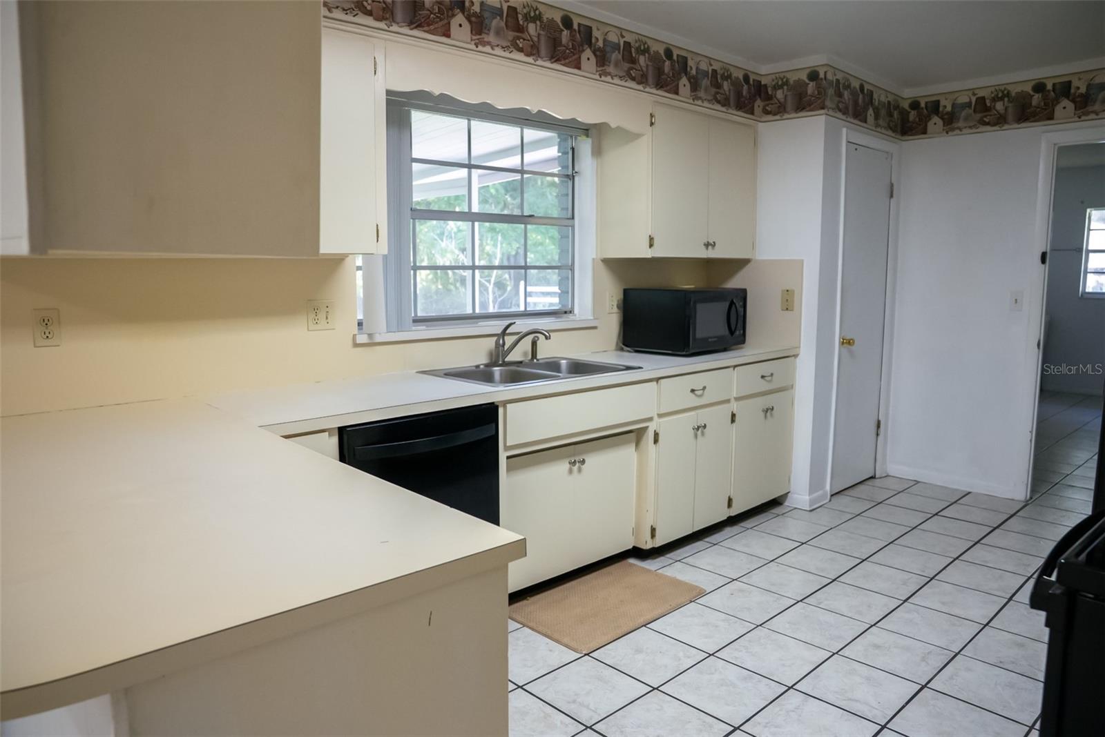 Image 7 of 37 For 1731 Lagoon Court