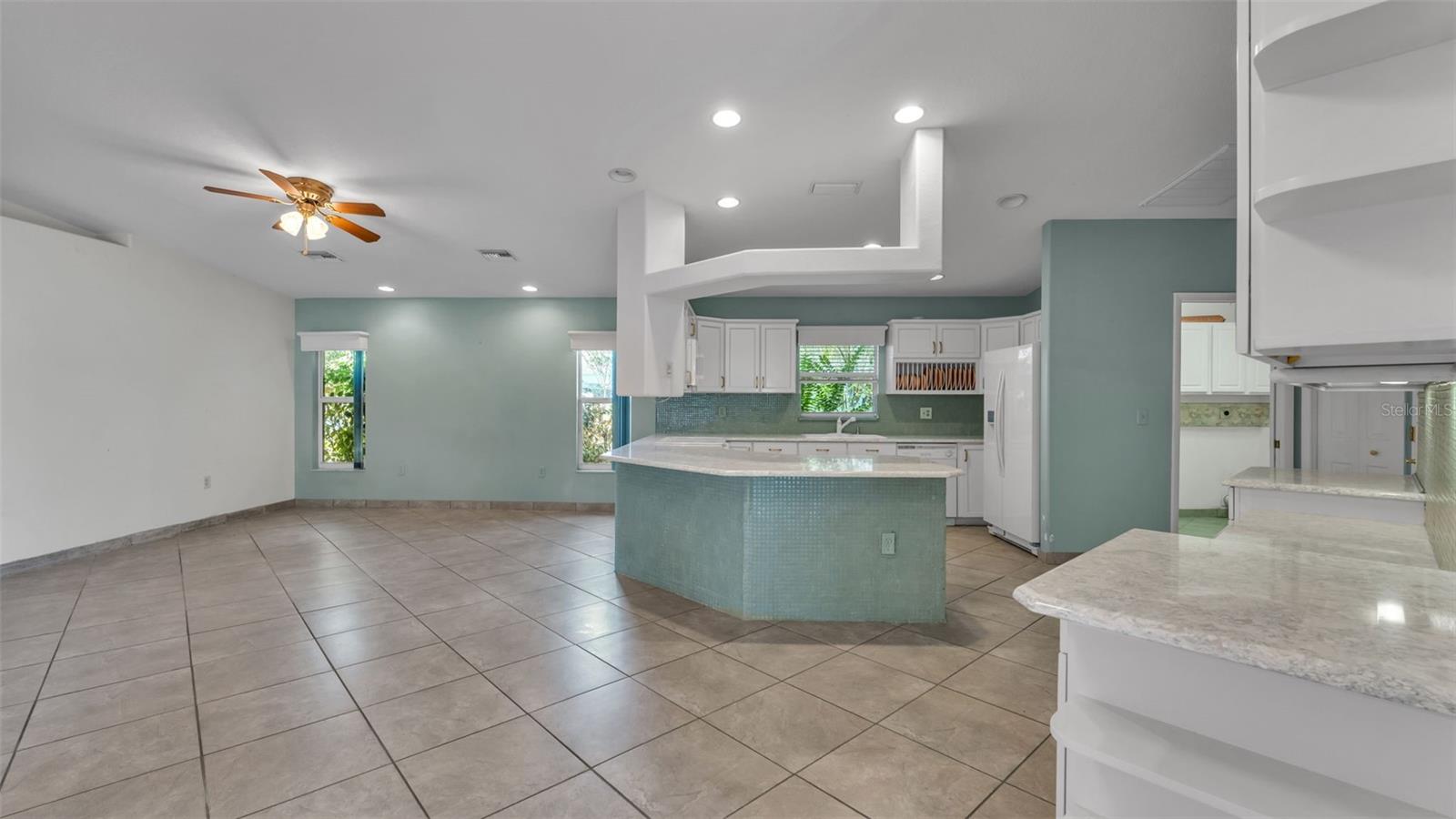 Image 16 of 57 For 805 Susan Place