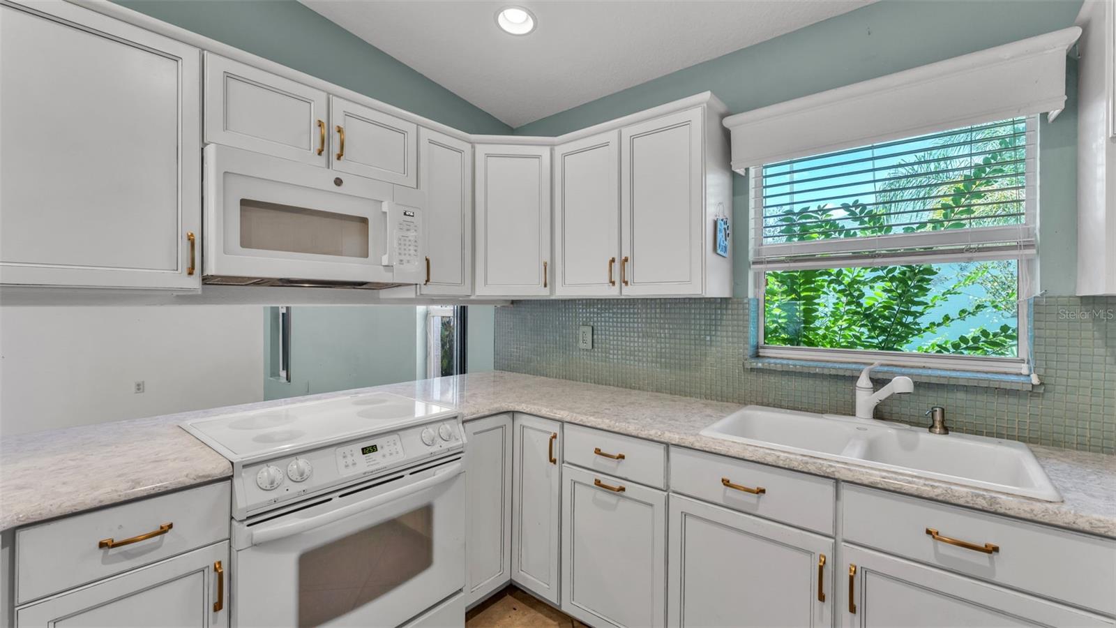 Image 21 of 57 For 805 Susan Place