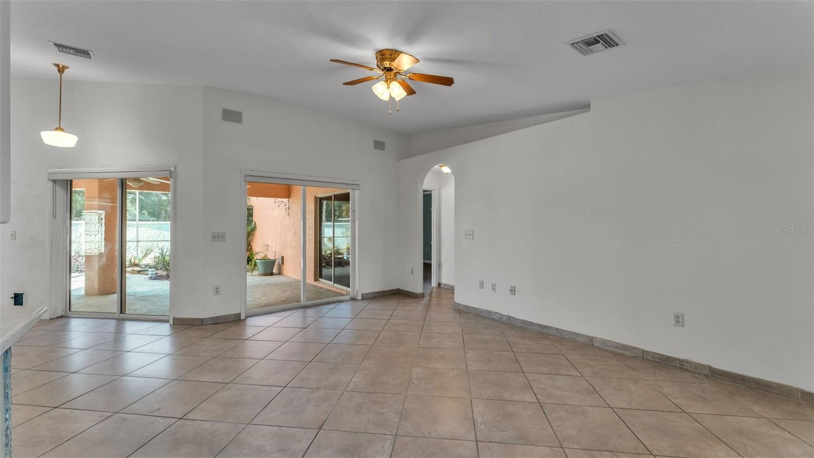 Image 24 of 57 For 805 Susan Place