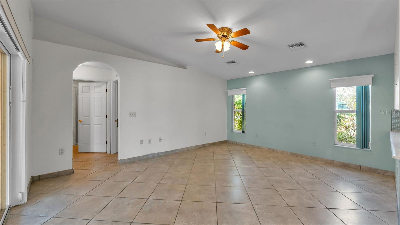 Image 25 of 57 For 805 Susan Place