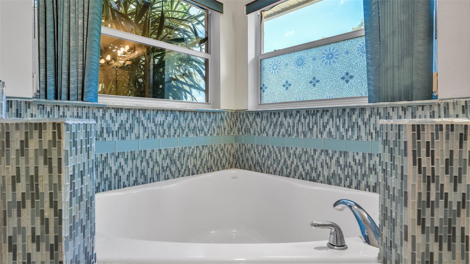 Image 32 of 57 For 805 Susan Place