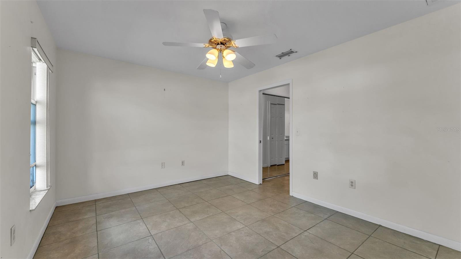 Image 41 of 57 For 805 Susan Place