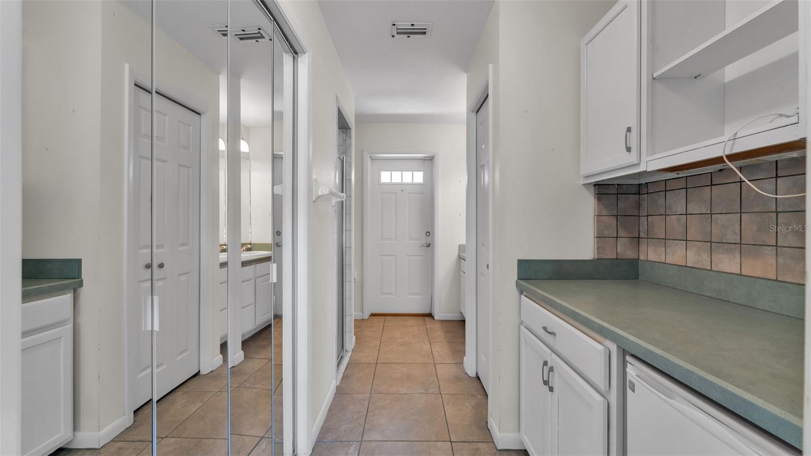 Image 43 of 57 For 805 Susan Place