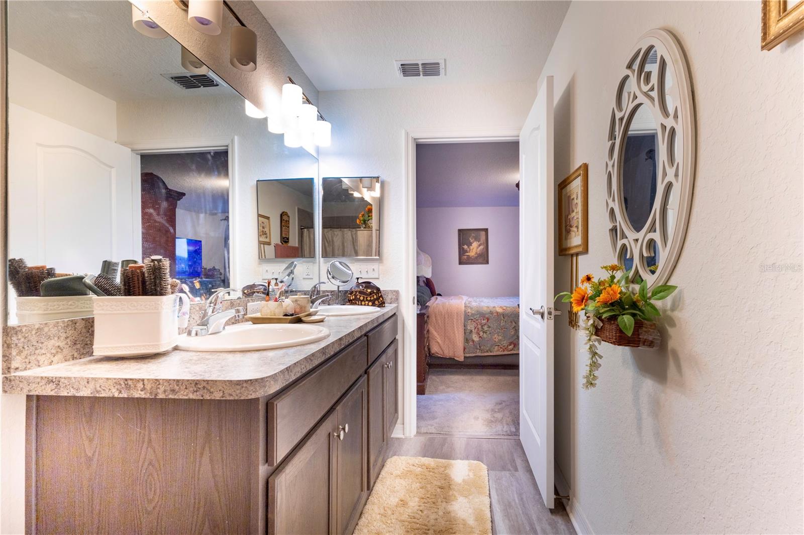 Image 21 of 37 For 394 9th Street