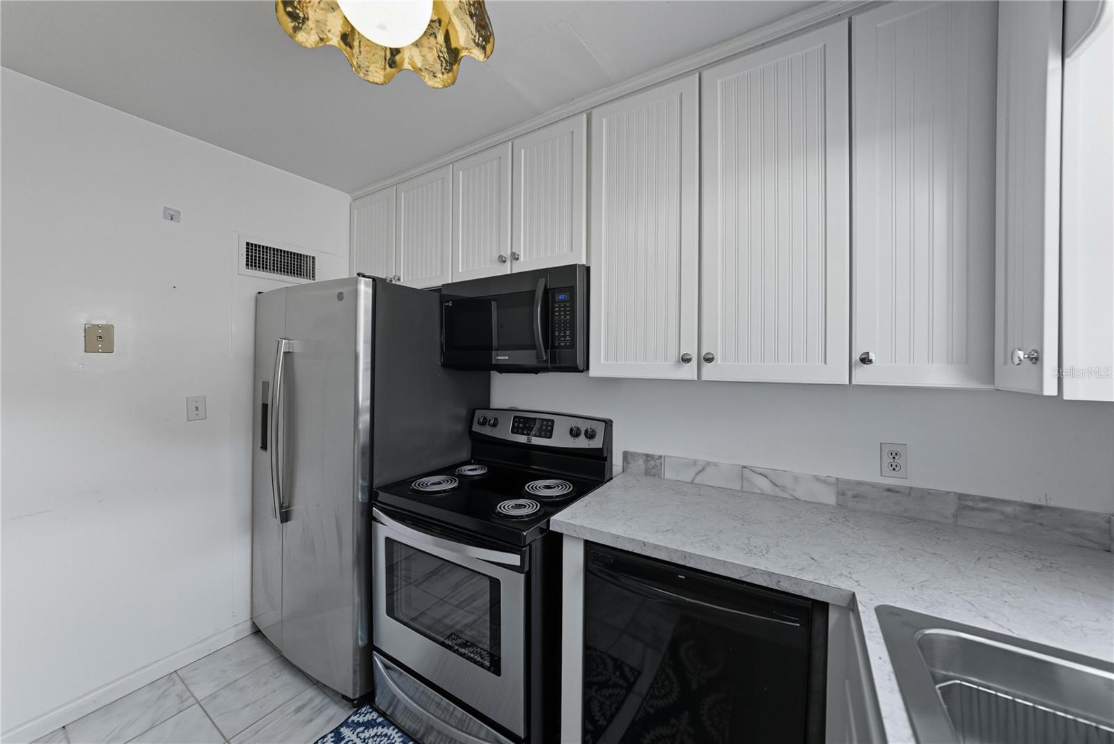 Image 14 of 42 For 307 Glendale Street