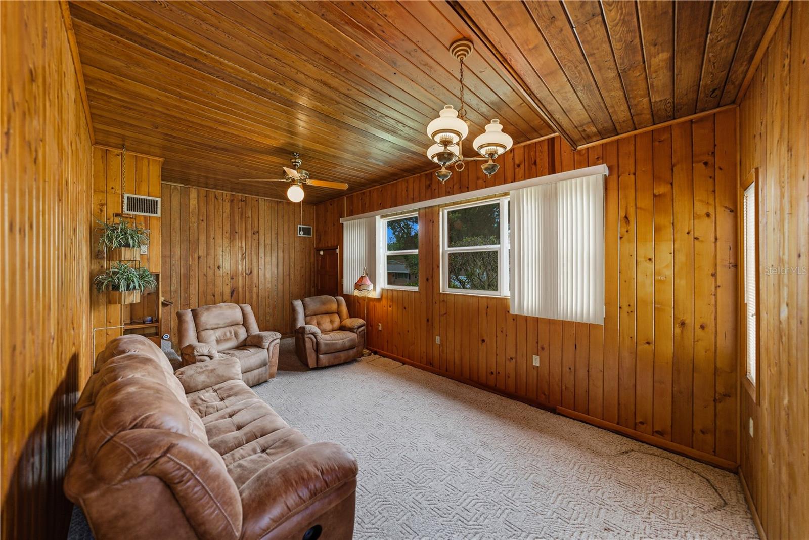 Image 18 of 42 For 307 Glendale Street