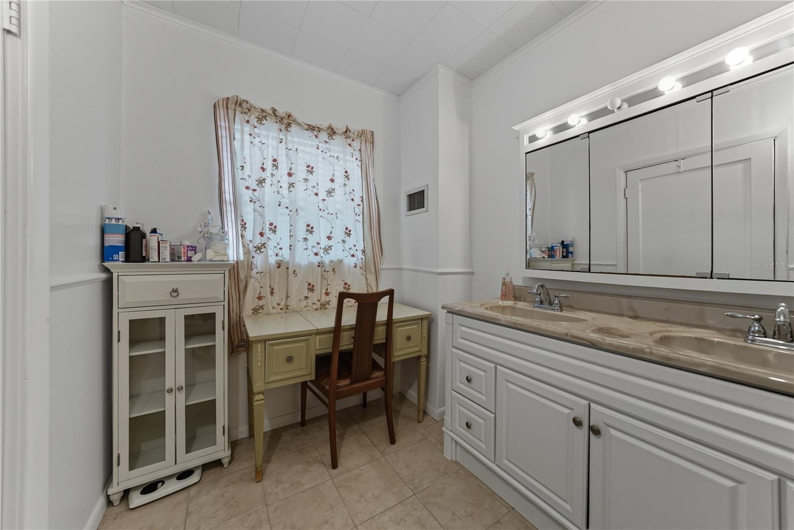 Image 24 of 42 For 307 Glendale Street