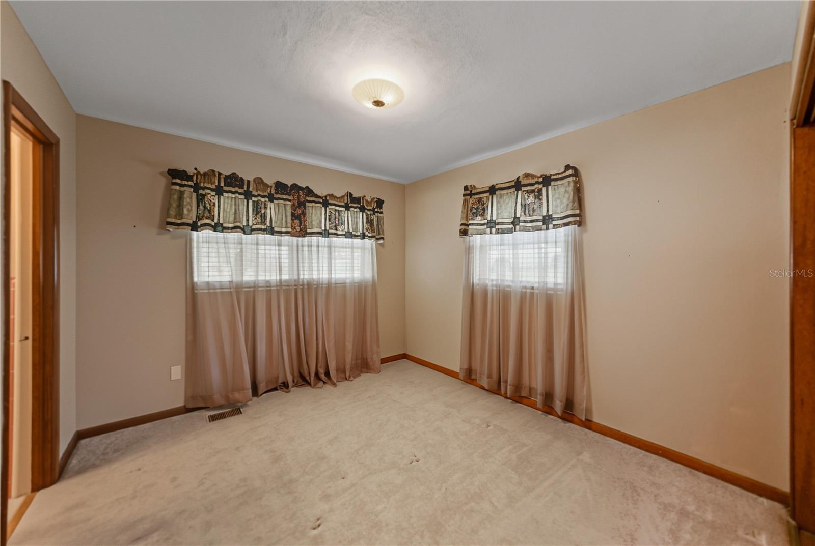 Image 28 of 42 For 307 Glendale Street