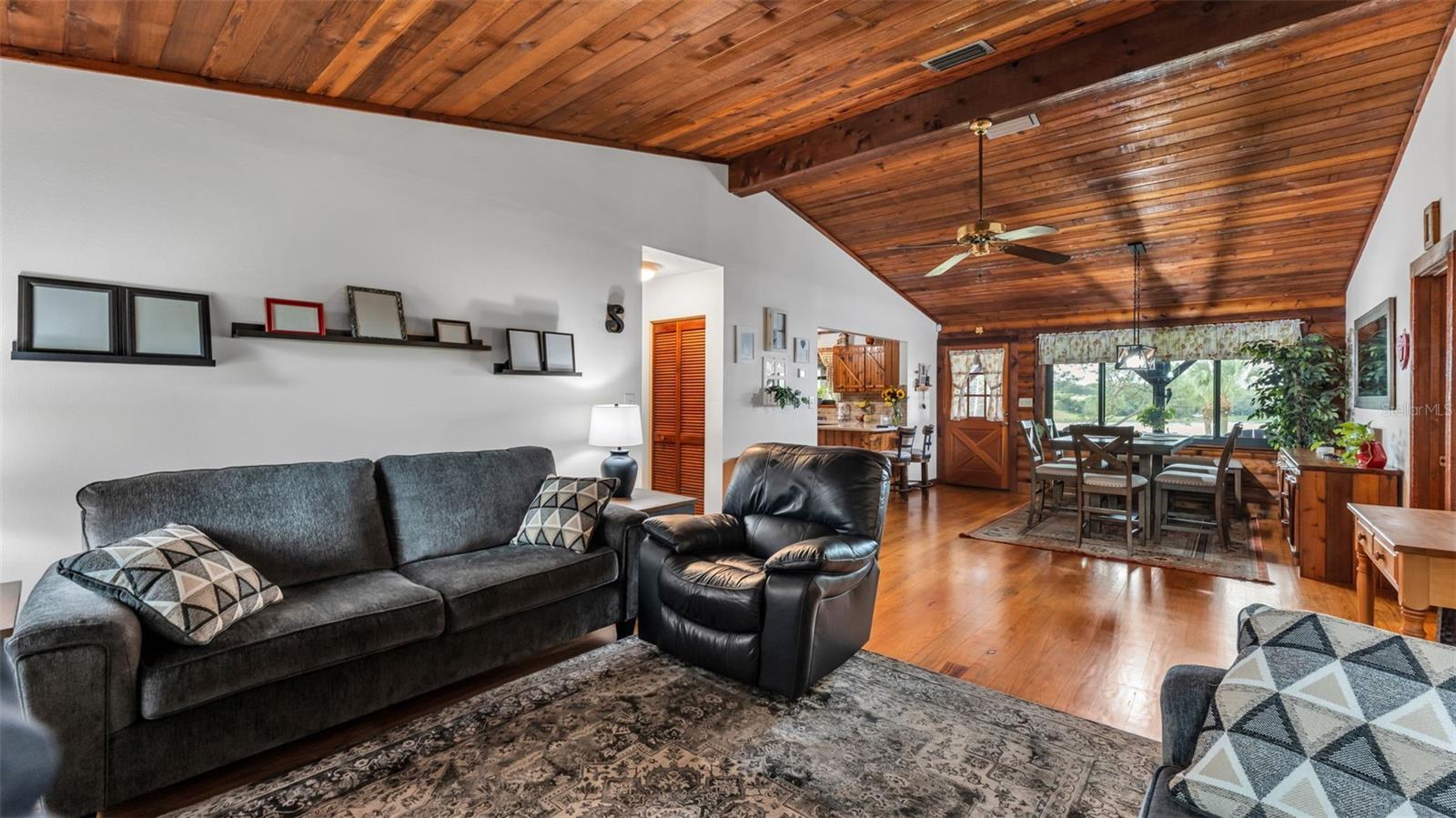 Image 13 of 67 For 219 Lake Menzies Boulevard