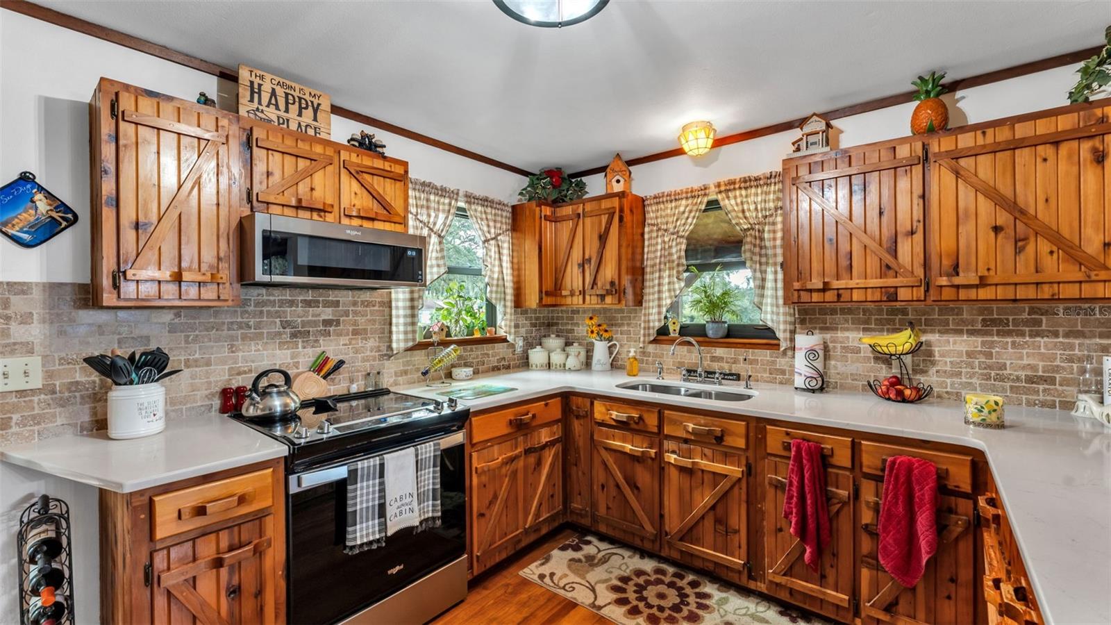 Image 16 of 67 For 219 Lake Menzies Boulevard