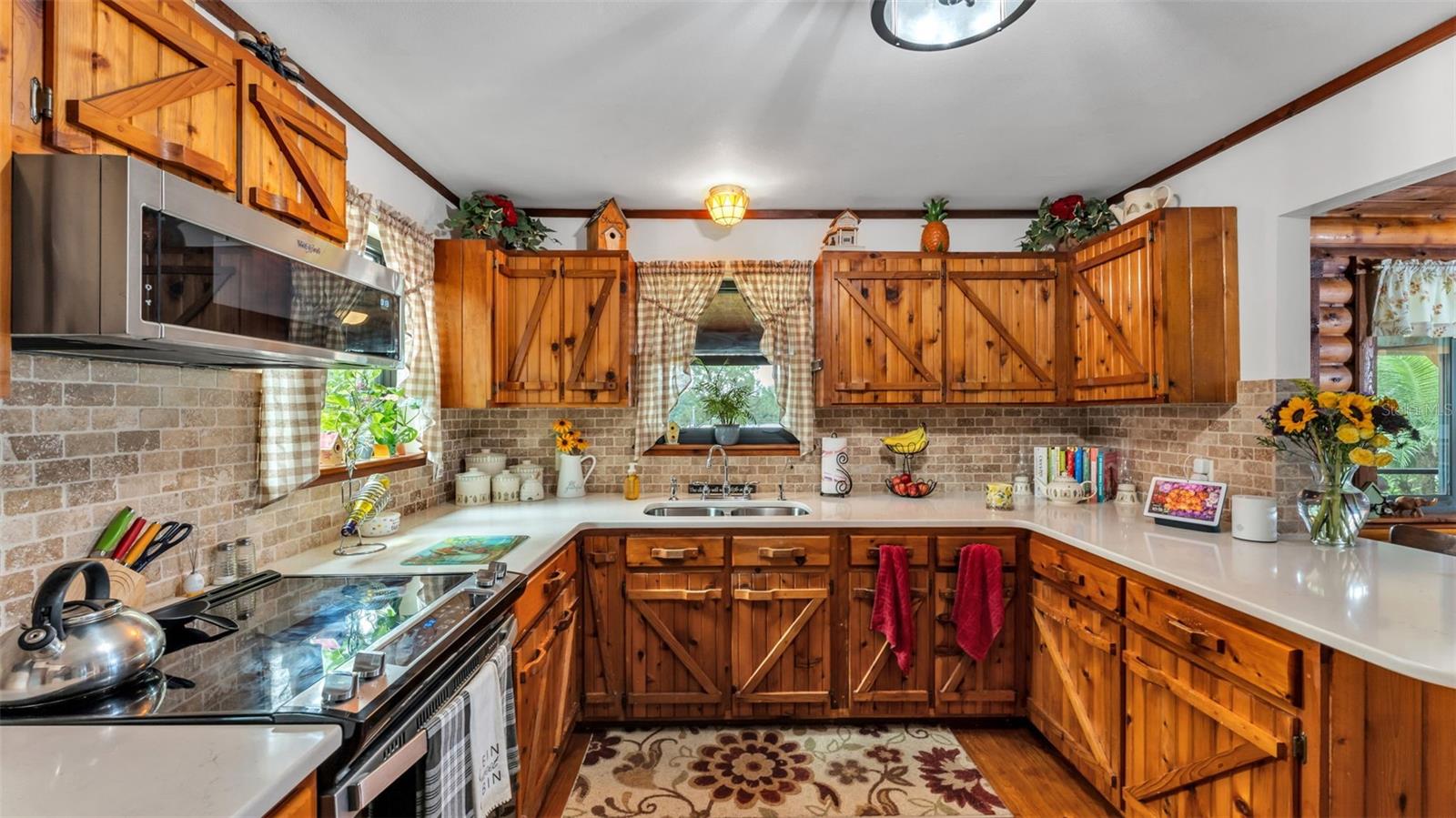 Image 17 of 67 For 219 Lake Menzies Boulevard