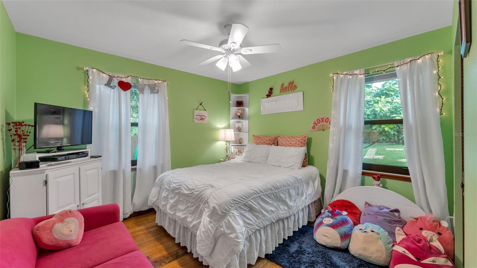 Image 19 of 67 For 219 Lake Menzies Boulevard