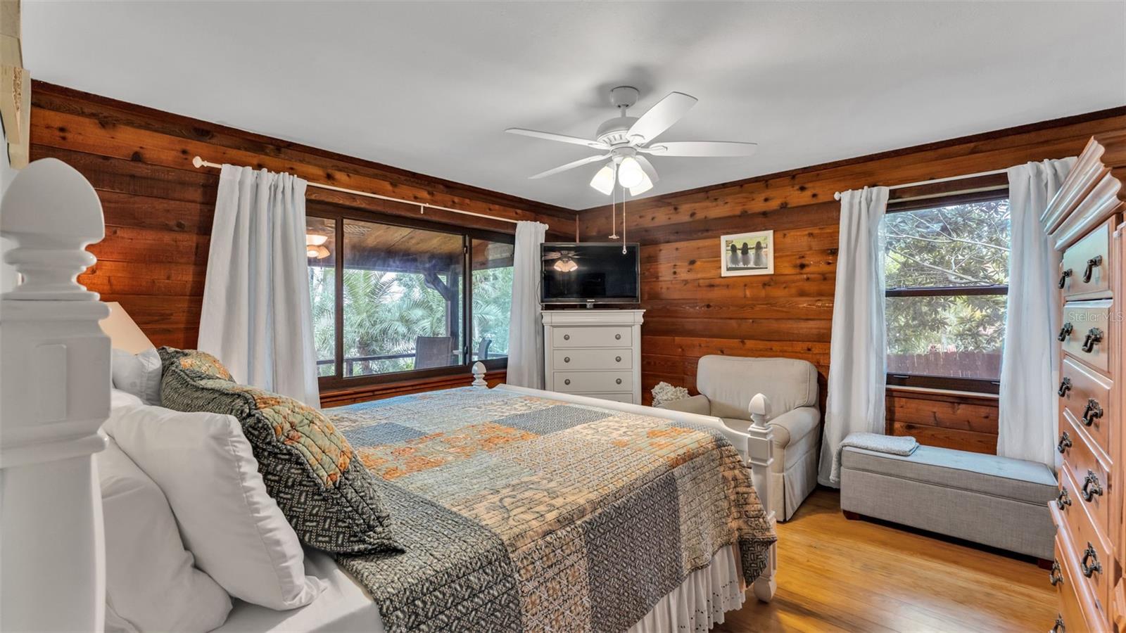 Image 21 of 67 For 219 Lake Menzies Boulevard