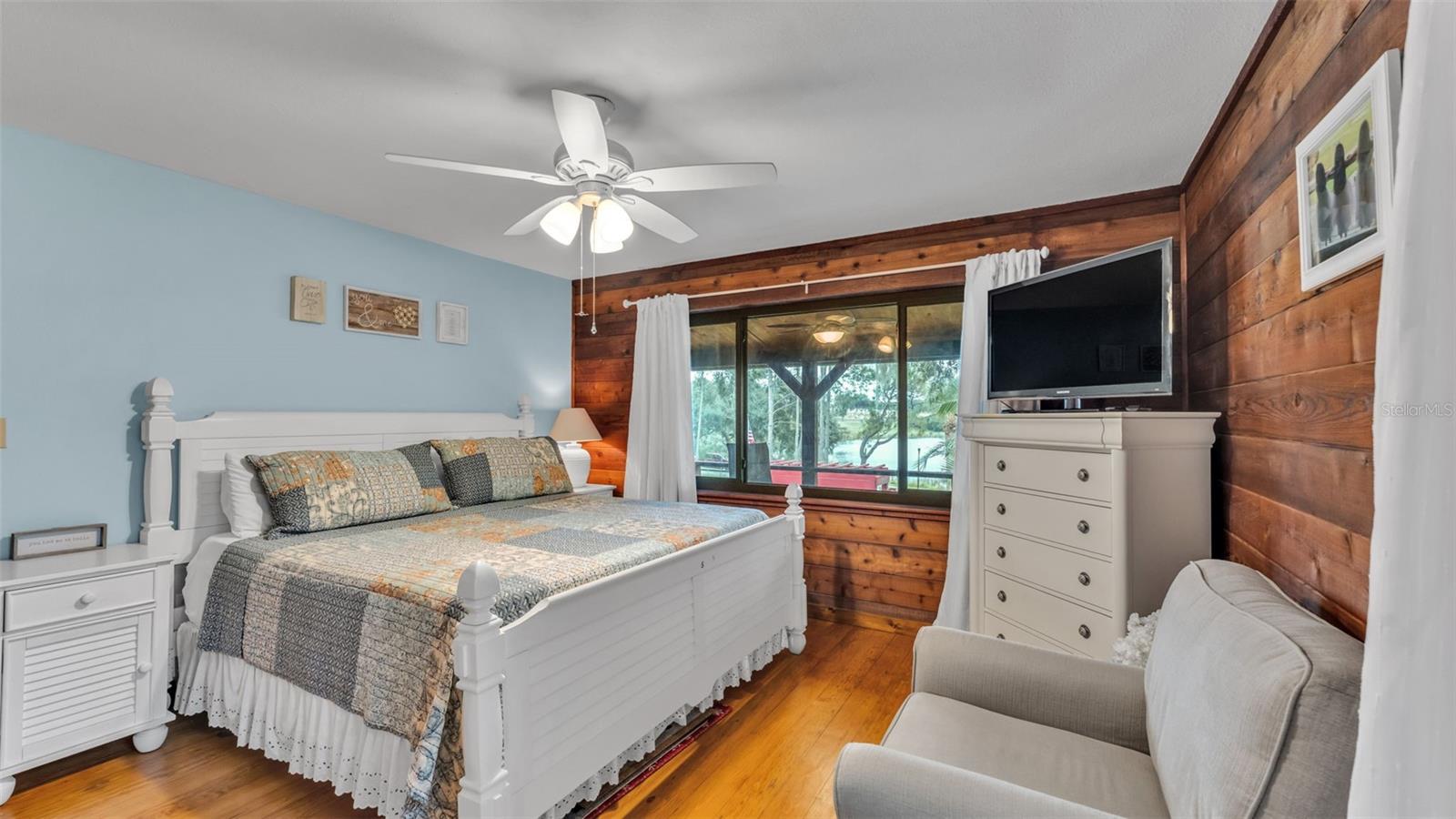 Image 22 of 67 For 219 Lake Menzies Boulevard