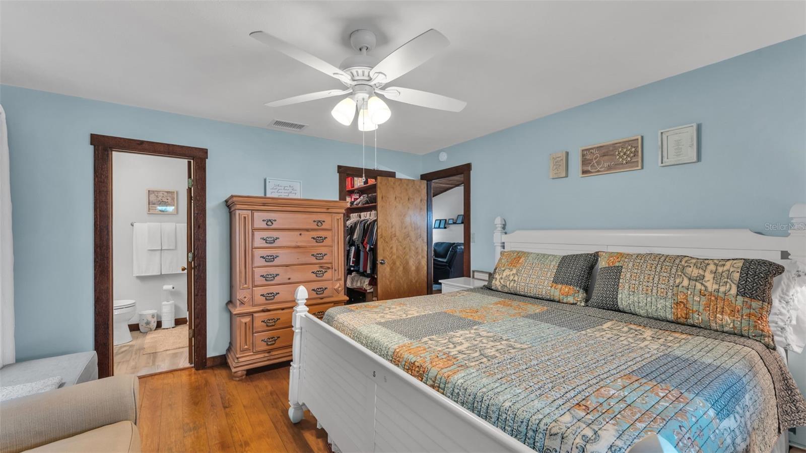 Image 23 of 67 For 219 Lake Menzies Boulevard