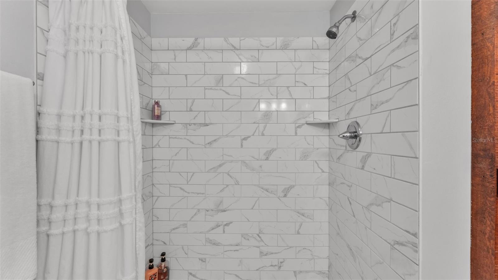 Image 26 of 67 For 219 Lake Menzies Boulevard