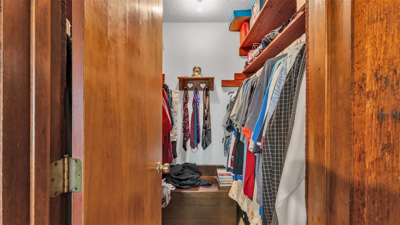 Image 28 of 67 For 219 Lake Menzies Boulevard