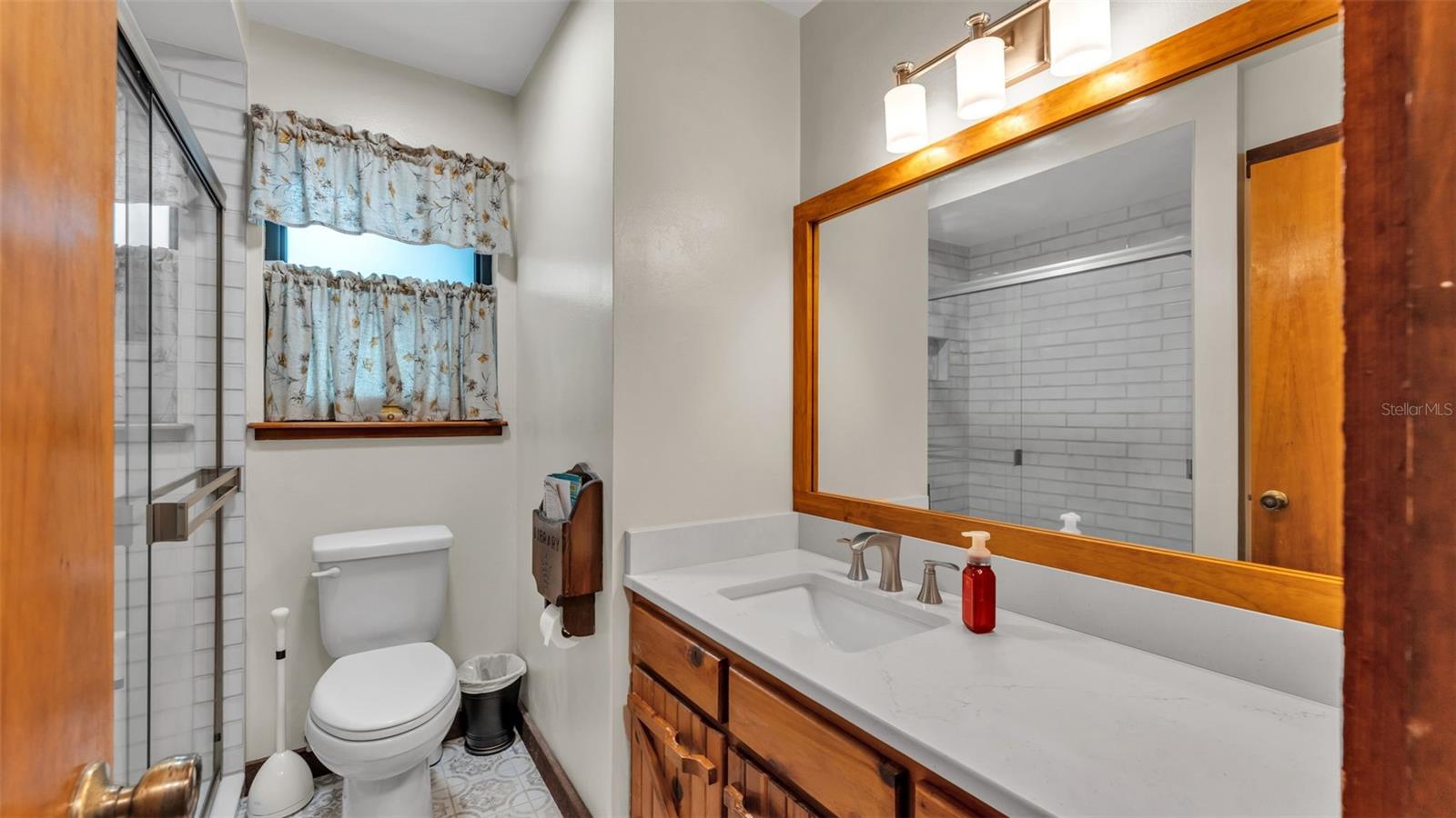 Image 29 of 67 For 219 Lake Menzies Boulevard