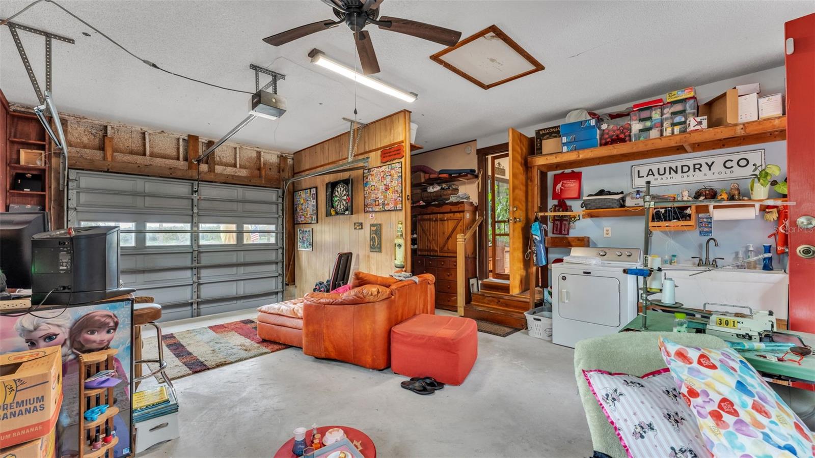 Image 38 of 67 For 219 Lake Menzies Boulevard