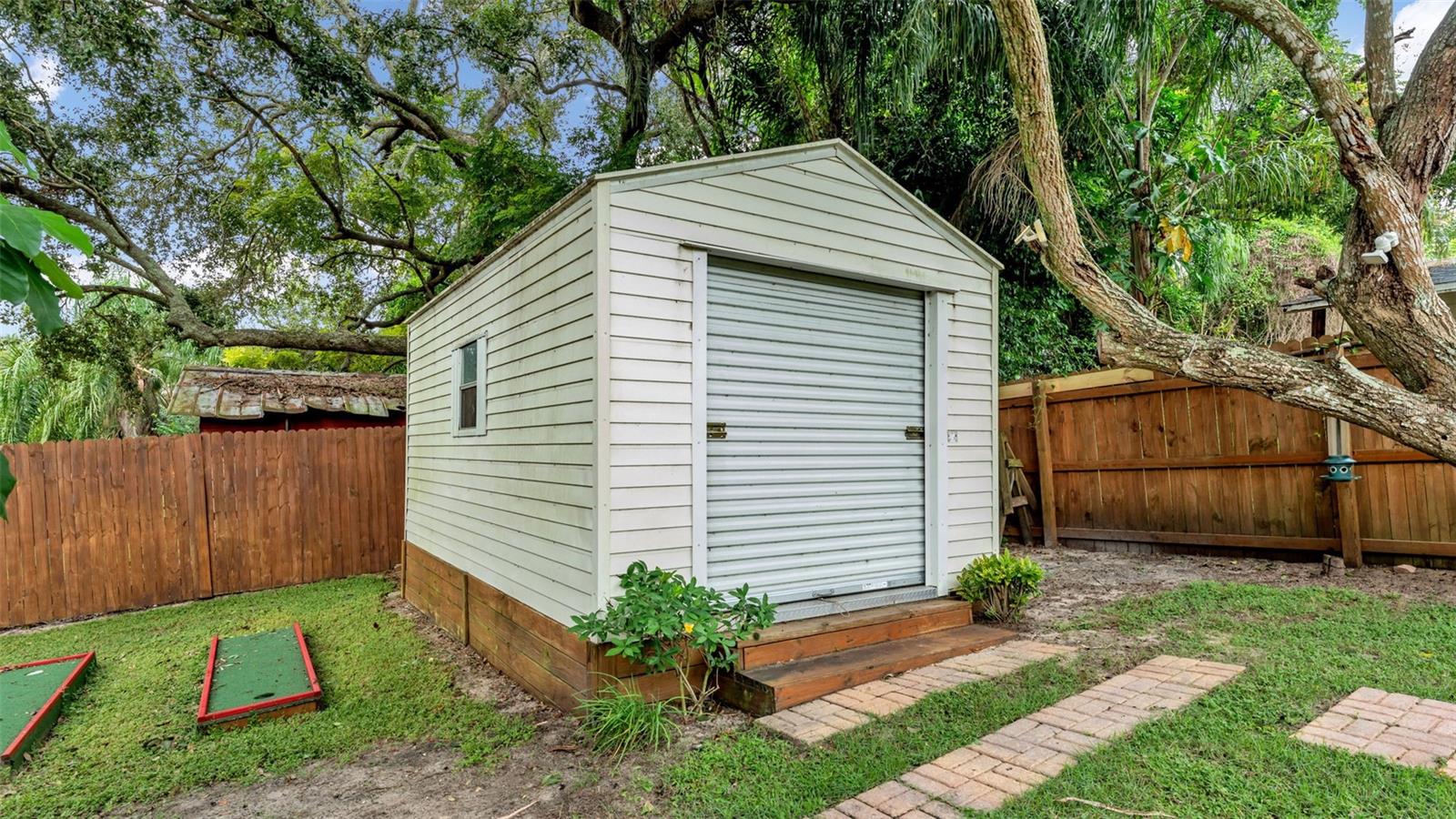 Image 45 of 67 For 219 Lake Menzies Boulevard