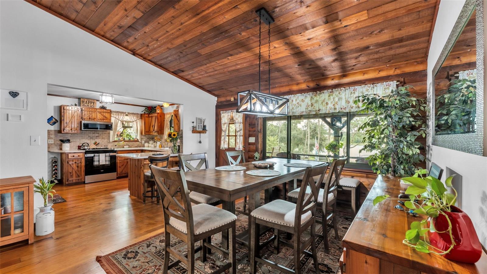 Image 7 of 67 For 219 Lake Menzies Boulevard