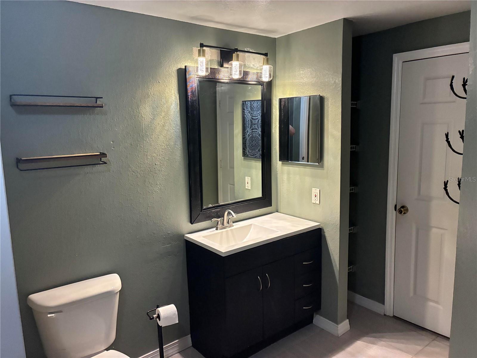 Image 14 of 22 For 3315 Parkchester Square Boulevard 206