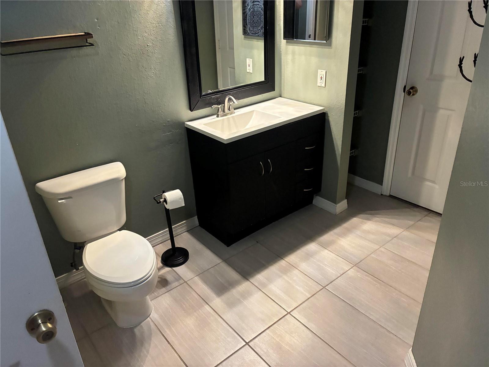 Image 15 of 22 For 3315 Parkchester Square Boulevard 206