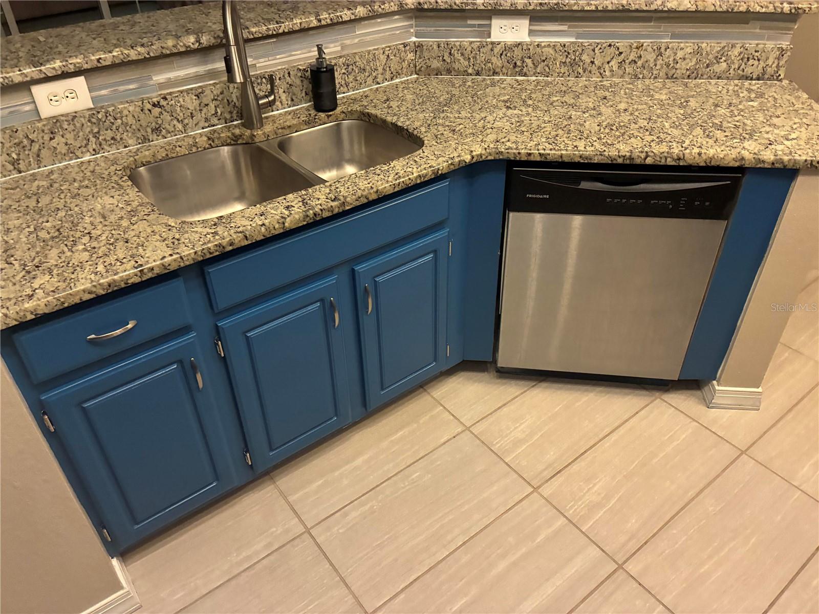 Image 9 of 22 For 3315 Parkchester Square Boulevard 206