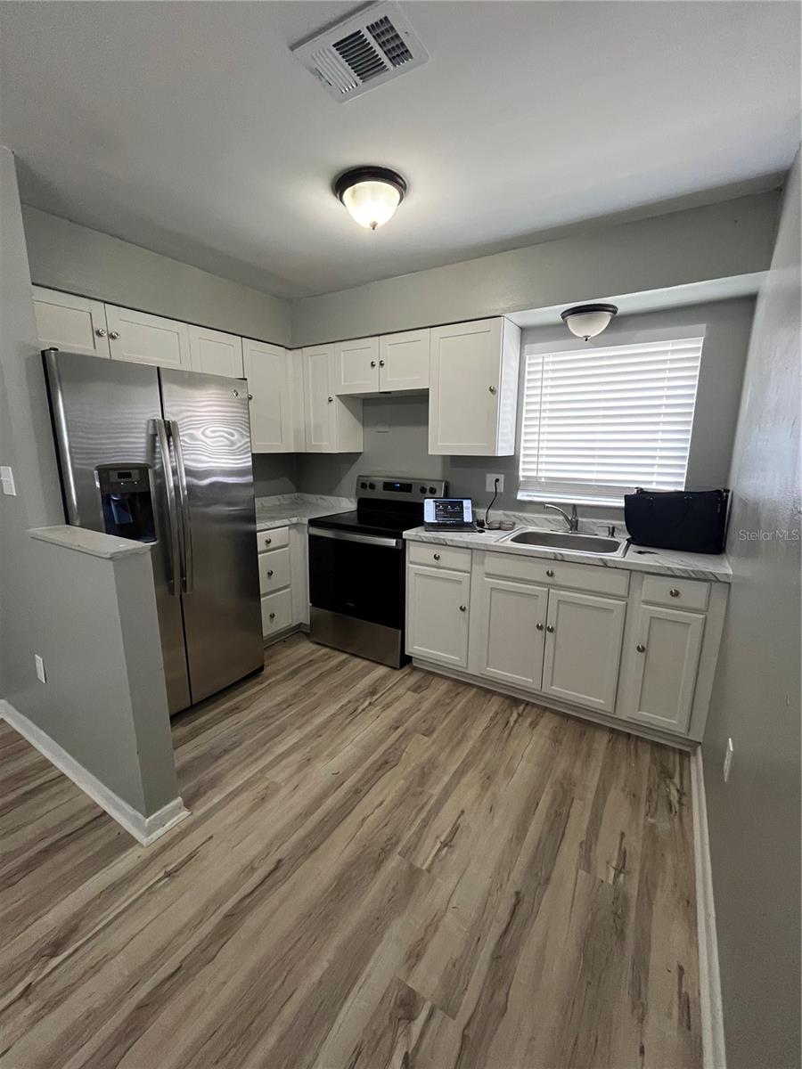 Image 3 of 10 For 2502 Chestnut Woods Drive