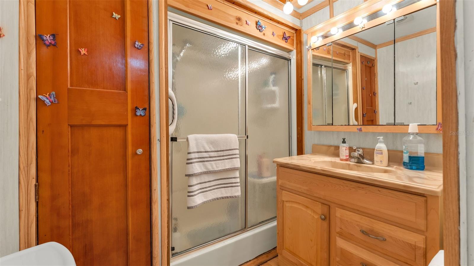 Image 13 of 51 For 618 Elizabeth Lane