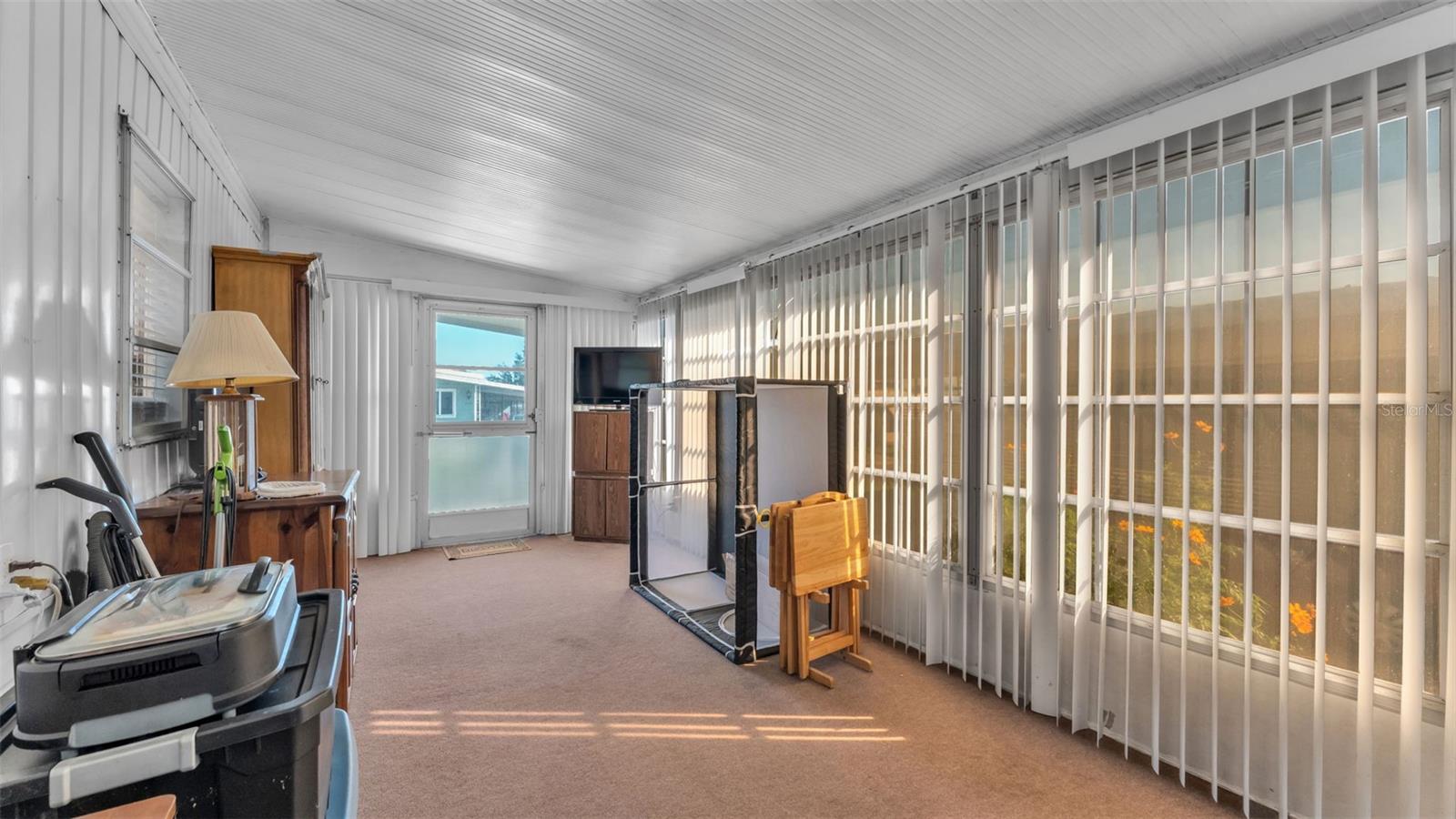 Image 17 of 51 For 618 Elizabeth Lane