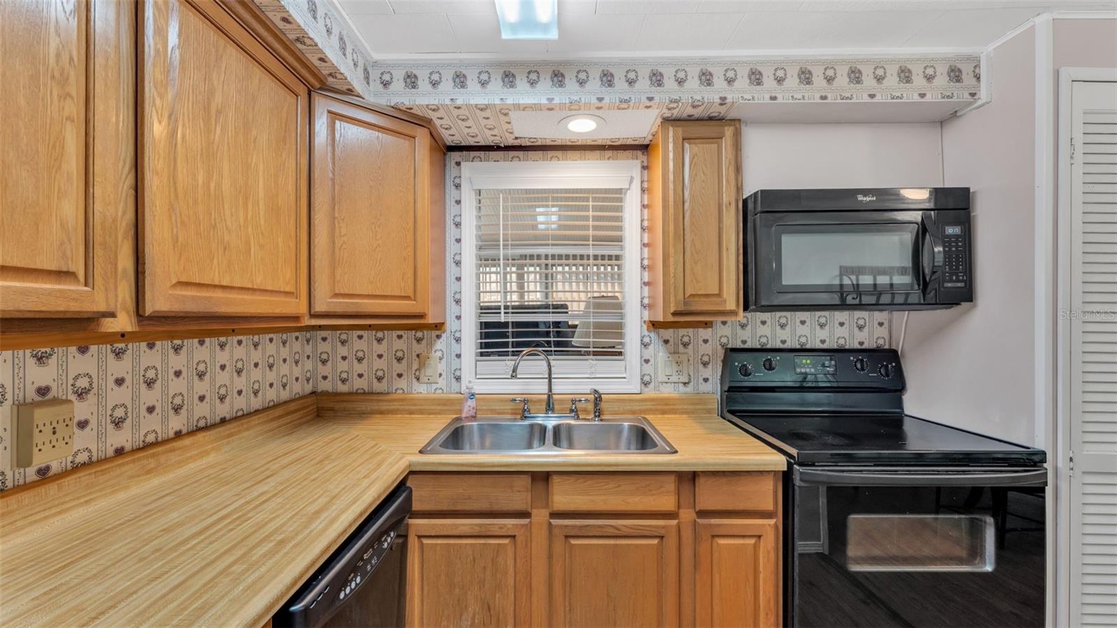 Image 30 of 51 For 618 Elizabeth Lane