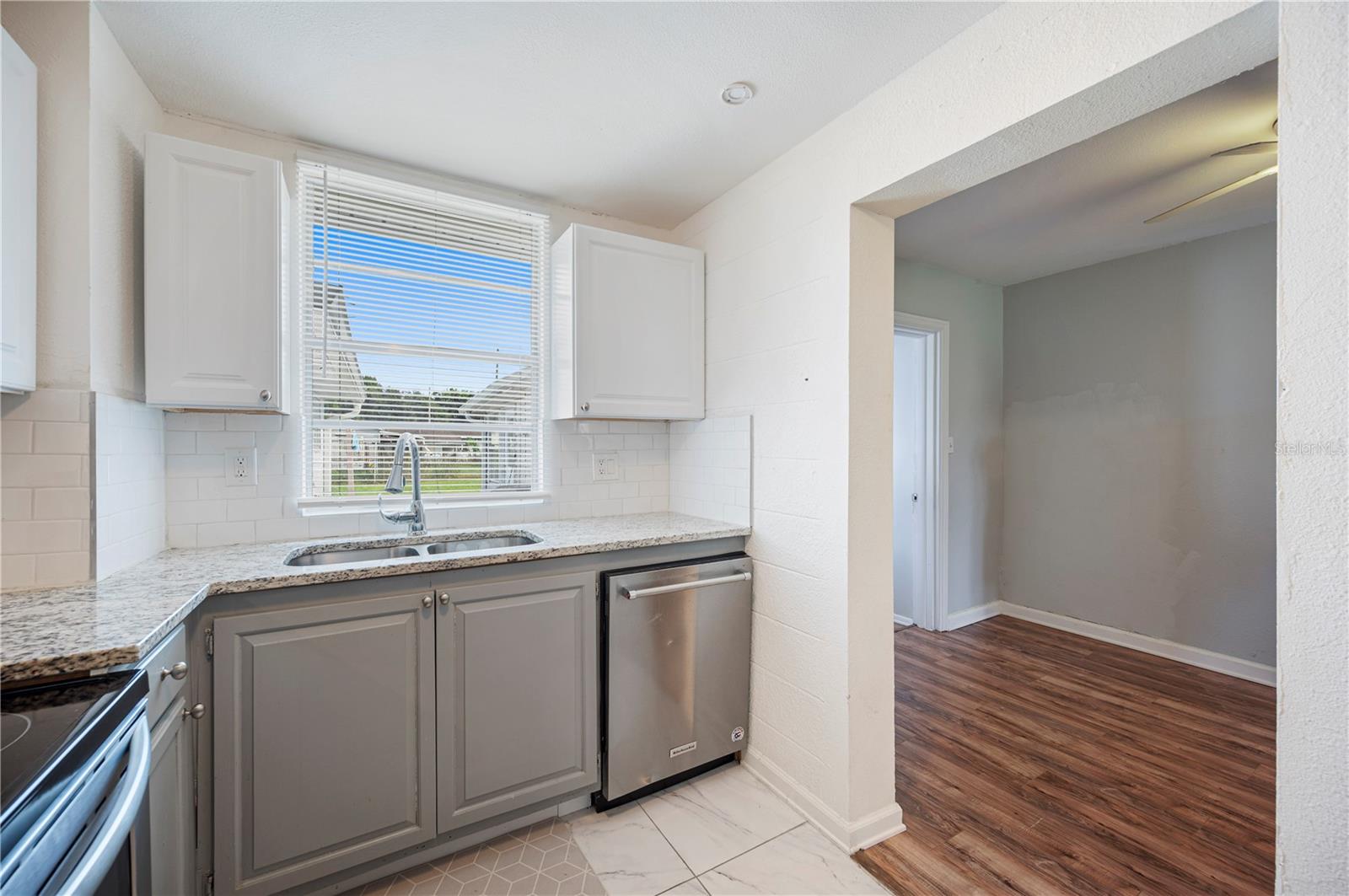 Image 11 of 32 For 2318 Golfview Street