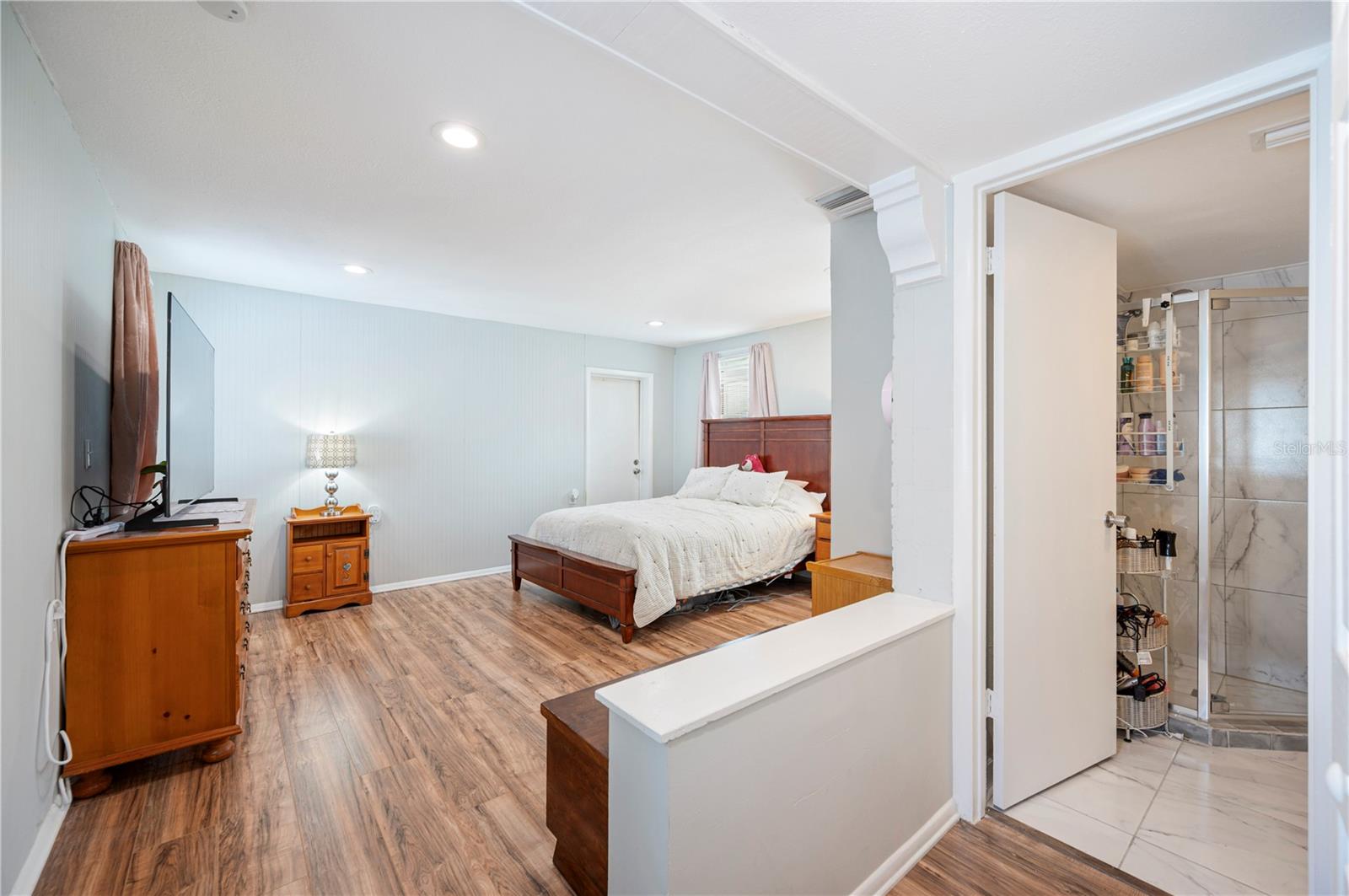 Image 14 of 32 For 2318 Golfview Street