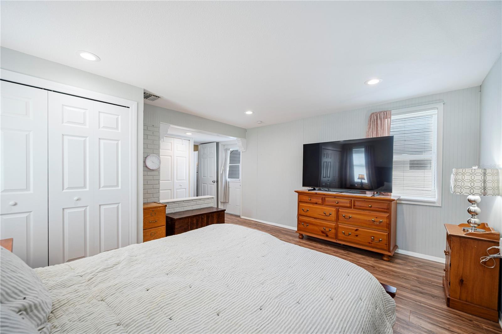 Image 15 of 32 For 2318 Golfview Street