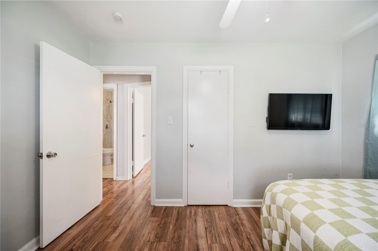 Image 18 of 32 For 2318 Golfview Street