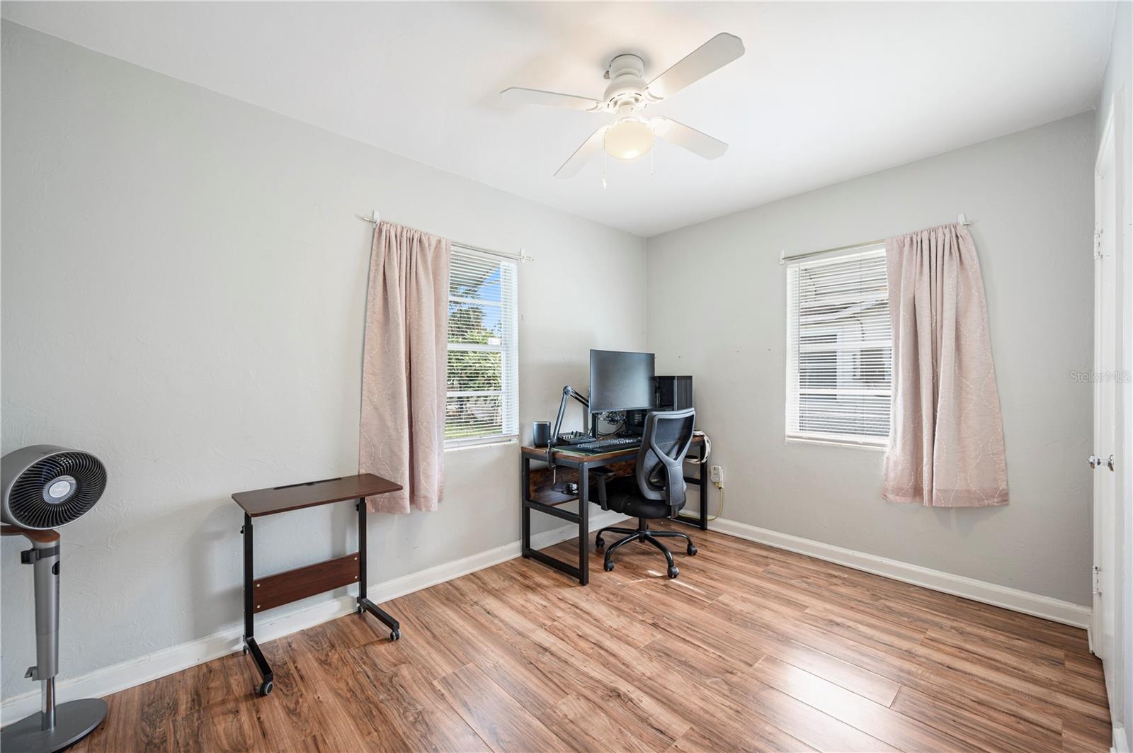 Image 19 of 32 For 2318 Golfview Street