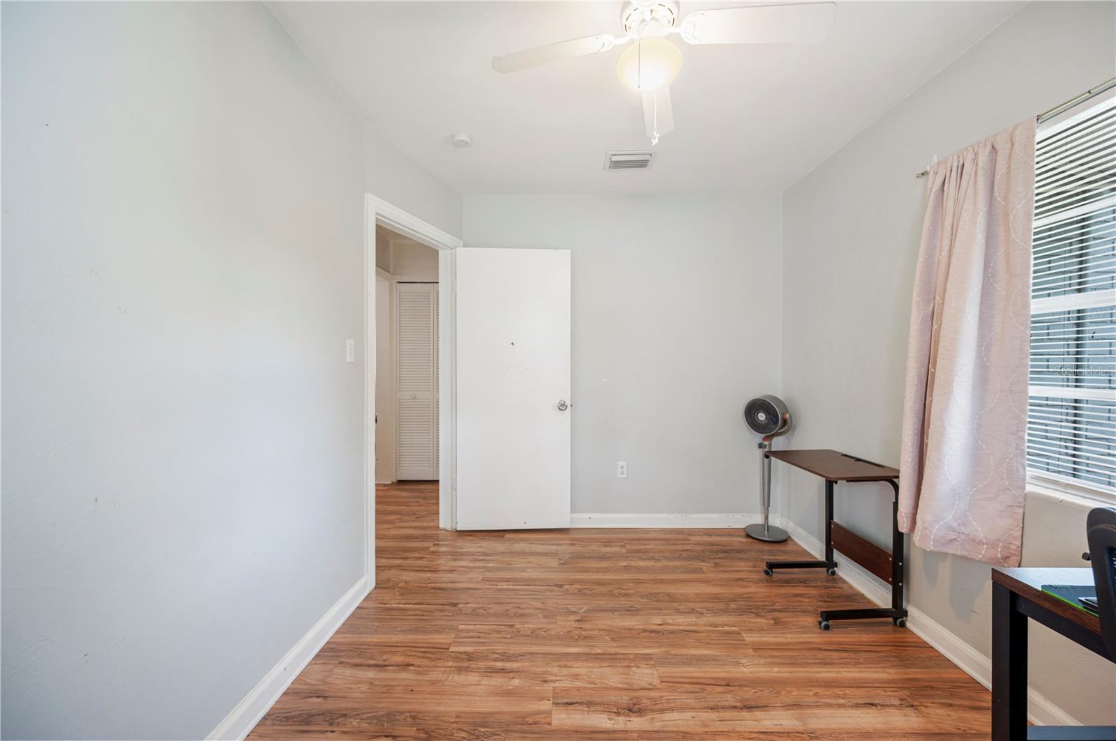 Image 20 of 32 For 2318 Golfview Street