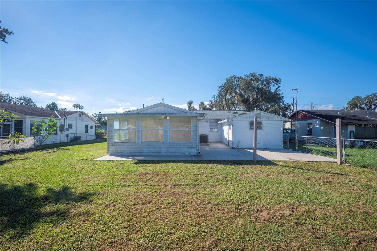 Image 28 of 32 For 2318 Golfview Street