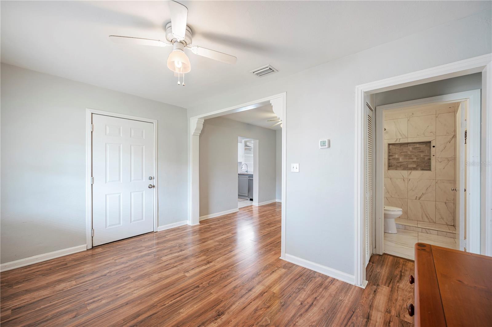 Image 5 of 32 For 2318 Golfview Street