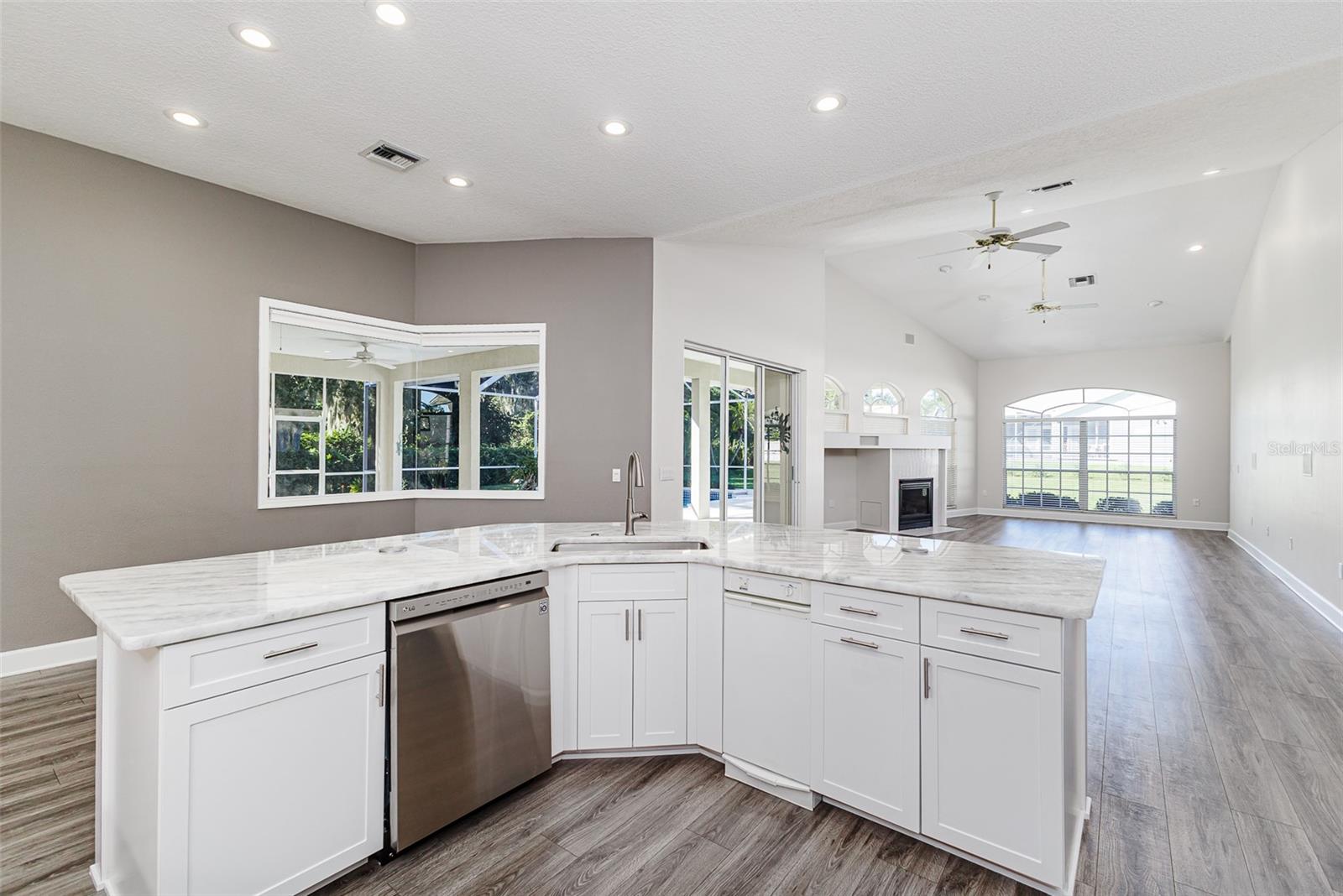 Image 3 of 37 For 870 De La Bosque Avenue