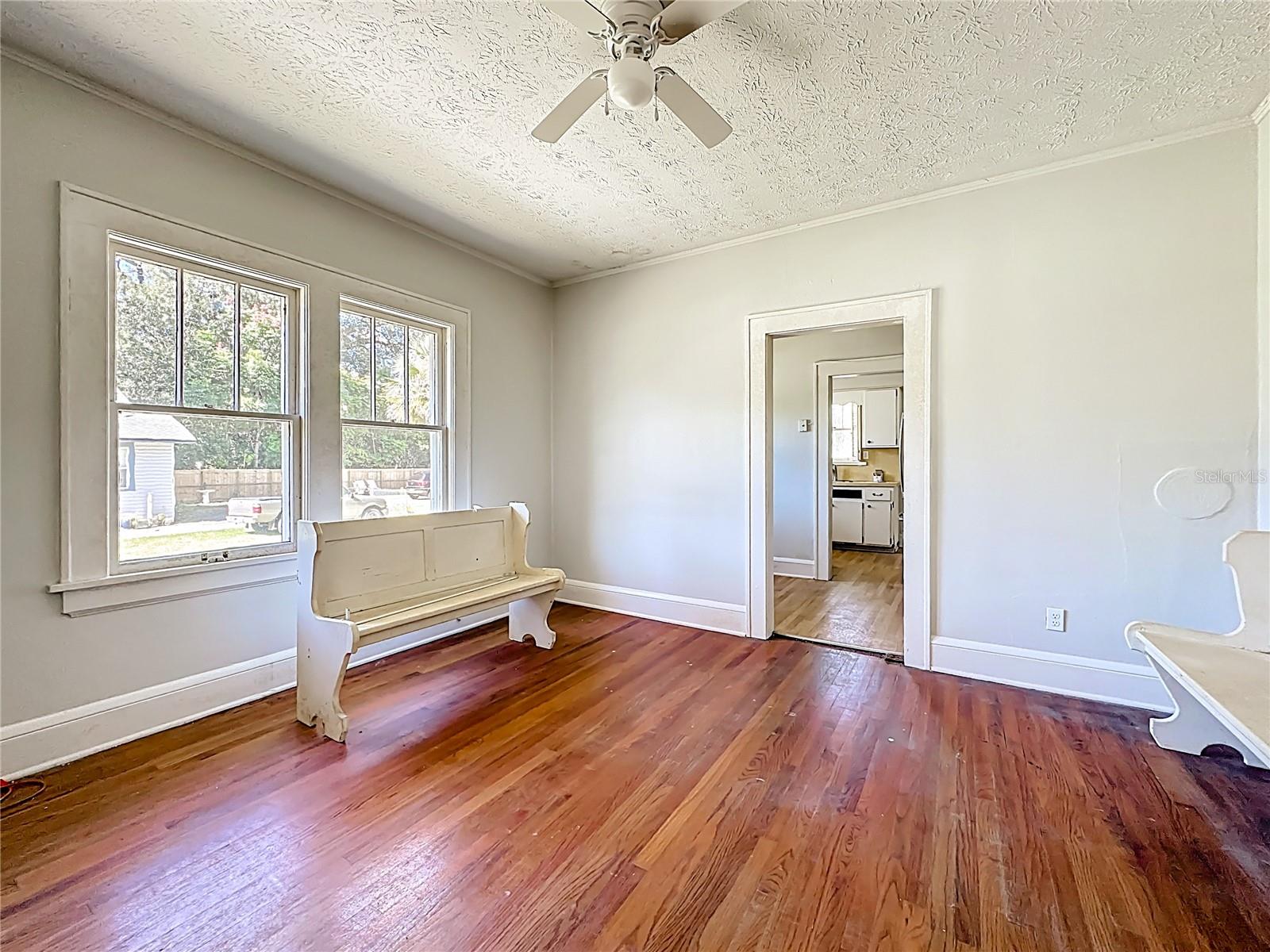 Image 10 of 32 For 943 Ingleside Avenue